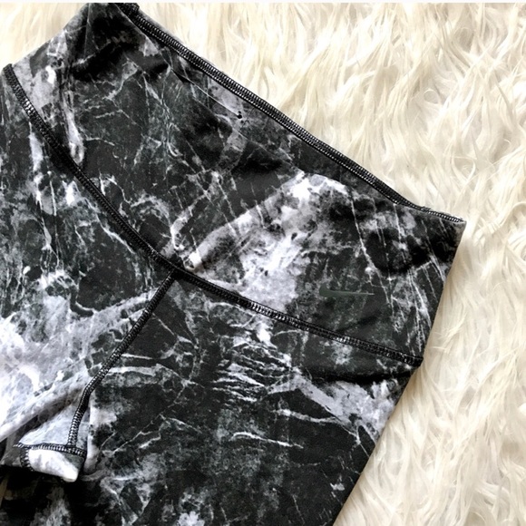 ✨NEW✨Nike marble leggings - Picture 4 of 7